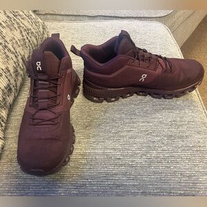 ON CLOUD HI Womens Mulberry Red High Top Hiking Athletic Running Walking